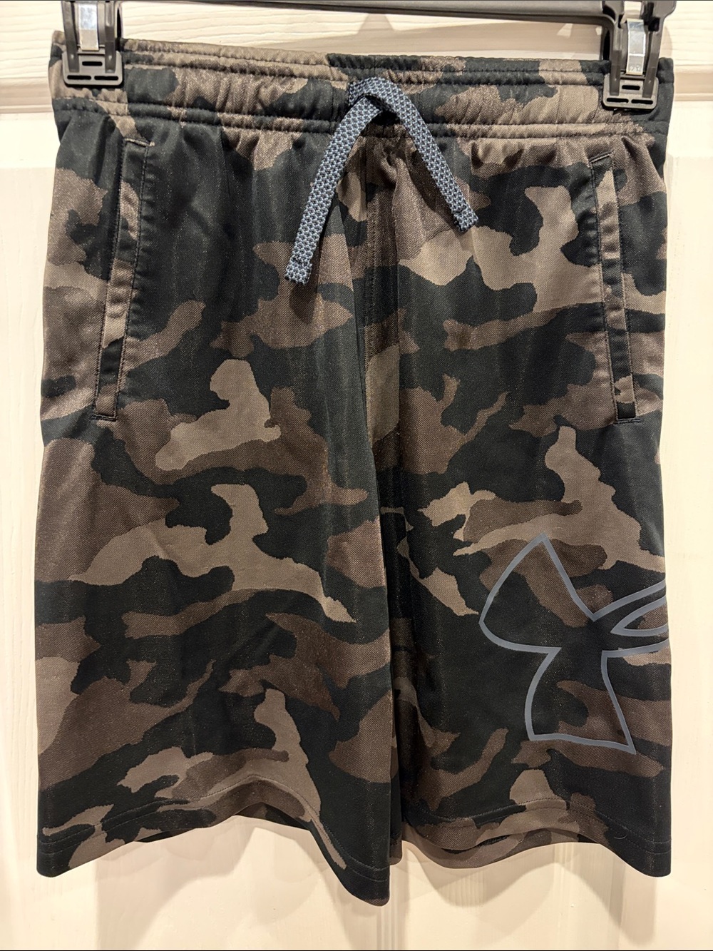 Under Armour Boys Camouflage Athletic Shorts - Medium